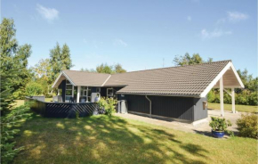 3 Bedroom Beautiful Home In Væggerløse Bogø By